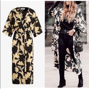 Maison Du Soir Selena Oversized Floral Kimono Bel… - image 1